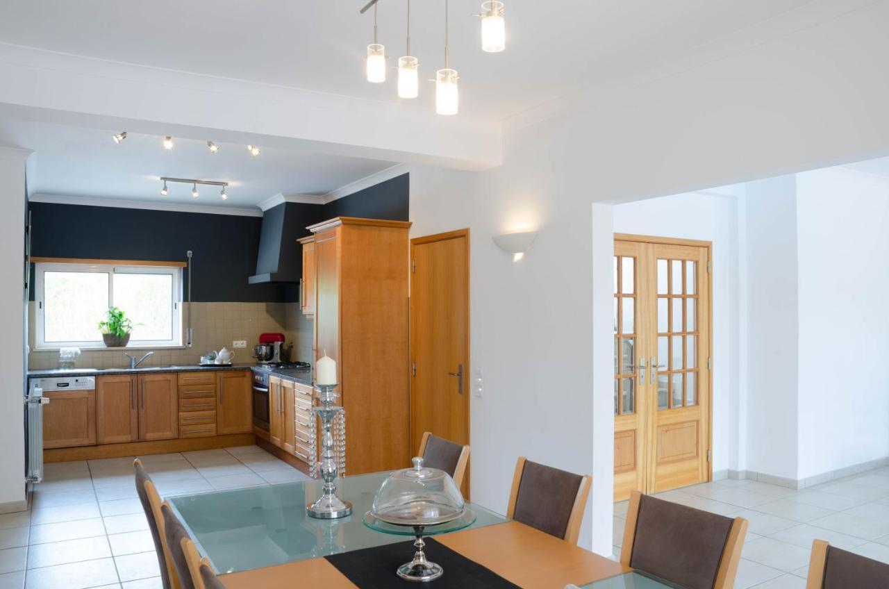 Villa Montanha, Luxury Coastal Villa, With Swimming Pool, Loungers And Alfresco Dining, 10 Min Walk To The Beautiful Praia Da Luz Beach, Shops, Bars And Restaurants! Exterior foto